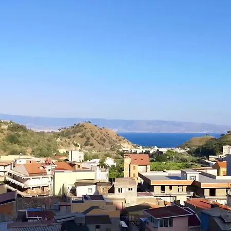 Fra Mare E Collina Nella Quiete Del Borgo * Messina